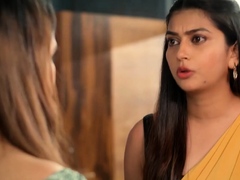 indian babe fingering her pussy