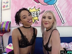 Anal, Gros cul, Noire, Sucer une bite, Brunette brune, En levrette, Adolescente, Jouets