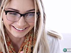 Blonde, Tir de sperme, Lunettes, Hd, Léchez, Masturbation, Adolescente, Nénés