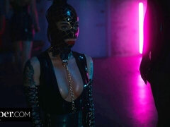 Cul, Bottes, Brunette brune, En levrette, 2 femmes 1 homme, Latex, Mère que j'aimerais baiser, Jarretelles