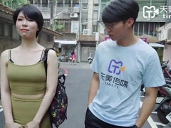 Enthousiasteling, Aziatisch, Grote kont, Grote mammen, Pijpbeurt, Hondjeshouding, Hardcore, Tiener