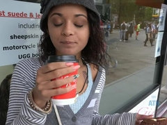 Mamada, Novia, Jeans, Pov, Coño, Afeitado, Flaco, Fumando