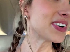 Enthousiasteling, Lieveling, Grote lul, Blond, Pijpbeurt, Auto, Zuigen, Tieten likken