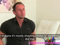 Enthousiasteling, Auditie, Pijpbeurt, Sperma shot, Hardcore, Kantoor, Orgasme, Realiteit