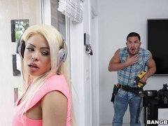 Belle grosse femme bgf, Gros cul, Bikini, Blonde, Gorge profonde, En levrette, Branlette thaïlandaise, Mère que j'aimerais baiser