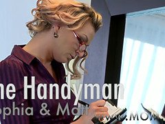 MILF seduces the handyman