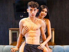 18 jaar, Grote lul, Pijpbeurt, Bruinharig, Hondjeshouding, Mager, Tiener, Tieten likken