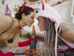 Pop, Vingeren, Hardcore, Lesbisch, Kut duiken, Strippen, Tieten likken, Speelgoed