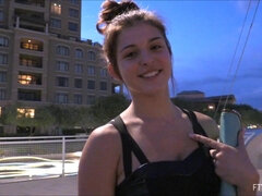 18 ans, Nana, Tchèque, Masturbation, Seins naturels, Public, Adolescente, Sous la jupe