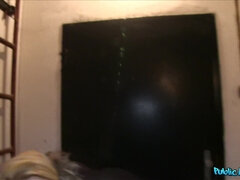 Blond, Pijpbeurt, Sperma in mond, Handbeurt, Masturbatie, Buiten, Gezichtspunt, Slikken