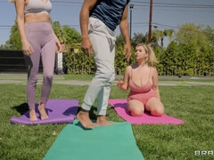 デカパイ, ブロンド, フェラチオ, 巨乳な, 眼鏡, 自然山雀, 三人, オッパイの