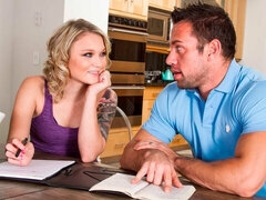 Verga grande, Rubia, Tetas naturales, Cabello corto, Medias largas, Estudiante, Adolescente, Tetas