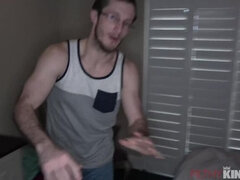 Baby sitter, Blonde, Attrapée, Queue, Bite énorme, Petite femme, Maigrichonne, Adolescente