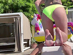 Anal, Mamada, Europeo, Madres para coger, Piscina, Pov