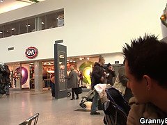 美人, ブロンド, フェラチオ, エロ熟女, イマラチオ, なめる, ガリガリ, 義母