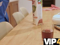 ブロンド, フェラチオ, メイド, 熟年, 淫乱熟女, ロシア人, 息子, オッパイの