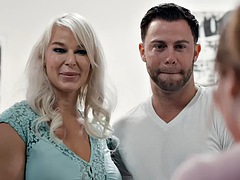 Grosse titten, Blasen, Braunhaarige, Pummelig, Handjob, Milf, Pornostars, Flotter dreier