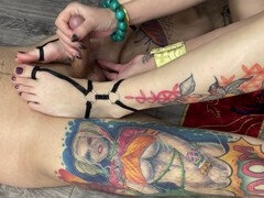 18, 足, 足コキ, デカチンの, オナニー, 怪物, タトゥー, ティーン
