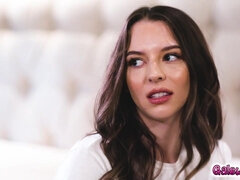 Grote kont, Grote mammen, Blond, Gezichtzitten, Vingeren, Zoenen, Lesbisch, Stiefmoeder