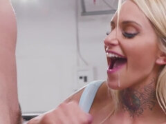 Rubia, Mamada, Polla, Gimnasio, Sexo duro