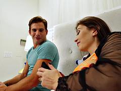 Enthousiasteling, Grote kont, Pijpbeurt, Bruinharig, Fetisj, Handbeurt, Masseren, Tieten likken