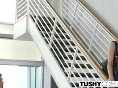 Anal, Tir de sperme, Queue, En levrette, Talons, Léchez, Seins naturels, Jarretelles