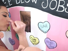 Grosse titten, Blasen, Braunhaarige, Interrassisch, Reif, Orgie, Flotter dreier