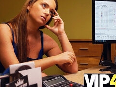 18 ans, Rondelette, Tchèque, En levrette, Branlette thaïlandaise, Hd, Argent, Bureau