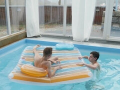 18 летние, Анальный секс, Большой член, Брюнетки, Геи, Бассейн, Порнозвезда, Молоденькие