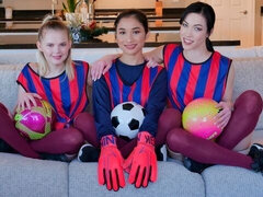 Schwarz, Blasen, Braunhaarige, Gruppe, Handjob, Orgie, Jungendliche (18+), Titten