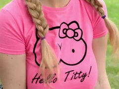 Tetas grandes, Tetona, Hd, Lesbiana, Tetas naturales, Al aire libre, Público, Chupando