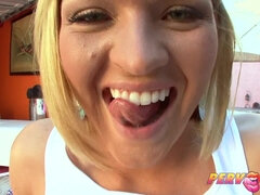 Gros seins, Blonde, Sucer une bite, Branlette thaïlandaise, De plein air, Pov, Public, Branlette espagnole