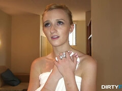 ビッチ, フェラチオ, コンドーム, 汚れた　, 自然山雀, ピアス, 剃毛, ティーン