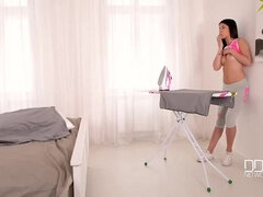 Braunhaarige, Schmutzig, Aufs gesicht abspritzen, Fingern, Hd, Lingerie, Tätowierung, Titten