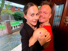 Leie, Schlafzimmer, Grosser arsch, Blasen, Britisch, Hundestellung, Milf, Jungfrau