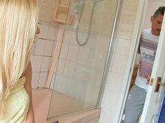 Amateur, Salle de bains, Gros cul, Grosse bite, Dingue, Tir de sperme, Pov, Chatte