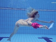 18 ans, Gros seins, Femelle, Fétiche, Piscine, Public, Serré, Nénés