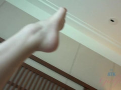 Gros seins, Sucer une bite, Brunette brune, Culottes ou slips, Pov, Mamelons bombés, Fumer, Nénés