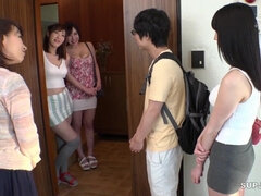Asiatisch, Blasen, Braunhaarige, Spermaladung, Japanische massage, Jungendliche (18+), Flotter dreier