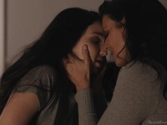 Grote mammen, Rondborstig, Hardcore, Lesbisch, Likken, Rijpe lesbienne, Moeder, Tieten likken