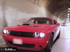 Grosse bite, Sucer une bite, Brunette brune, Dingue, Queue, Interracial, Chevaucher, Gicler