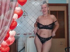 Enthousiasteling, Kont naar mond, Grote kont, Zwart, Huisvrouw, Keuken, Ondergoed, Rijpe lesbienne