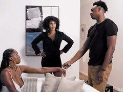 Enthousiasteling, Grote kont, Pijpbeurt, Bruinharig, Zwart, 1 man 2 vrouwen, Trio, Tieten likken