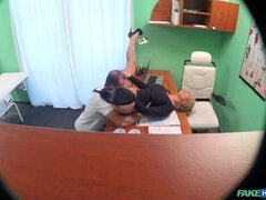 Leie, Vollbusig, Arzt, Hundestellung, Handjob, Krankenschwester, Büro, Titten