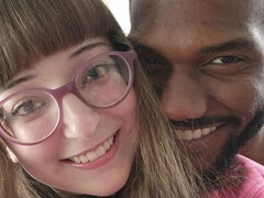 18 ans, Gros cul, Grosse bite, Sucer une bite, Interracial, Seins naturels, Adolescente, Nénés