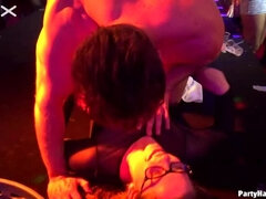 Grosse bite, Gros seins, Brunette brune, Femelle, Branlette thaïlandaise, Orgie, Echangistes, Nénés