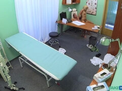 Blasen, Paar, Hundestellung, Fingern, Krankenschwester, Büro, Muschi, Spanner