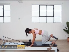 Ryan Reid gets her tight shaved pussy stretched by Victor Ray in a hardcore fitness session