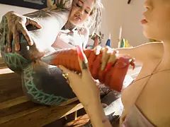 Gode, Doigter, Béant, Gothique, Hd, Lesbienne, Masturbation, Tatouage