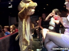 Любители, Жопа, Большая жопа, Минет, Одетые девушки голые парни, Семяизвержение, Член